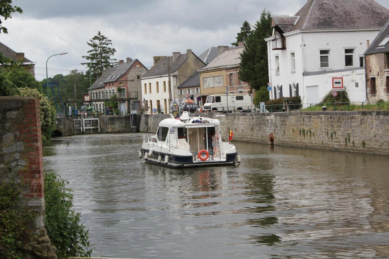 Au Crapaud Charmant Merbes-le-Chateau Exterior foto
